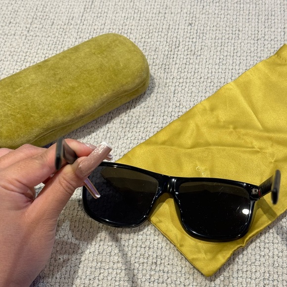 Men’s Gucci Sunglasses - Picture 9 of 9